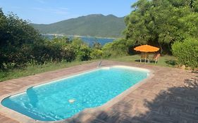 Bangalô Pontal do Atalaia com piscina para casal ou família